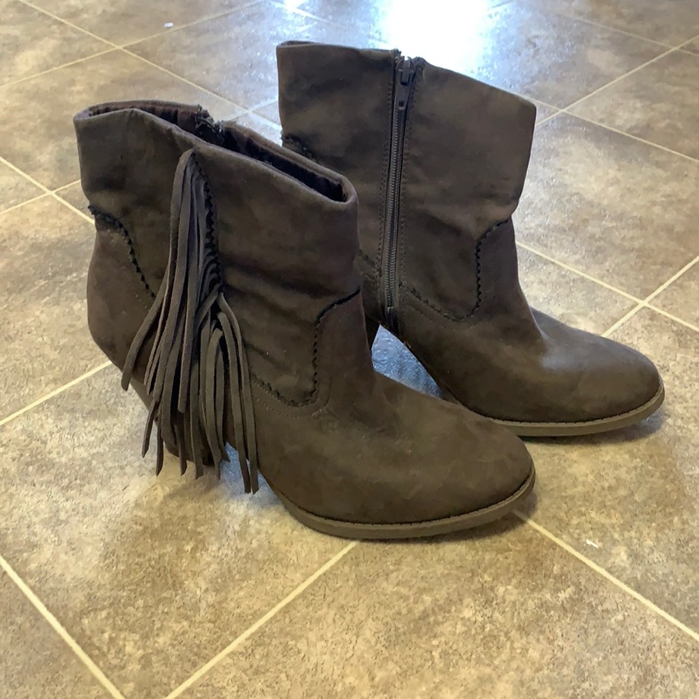 Fringe boots